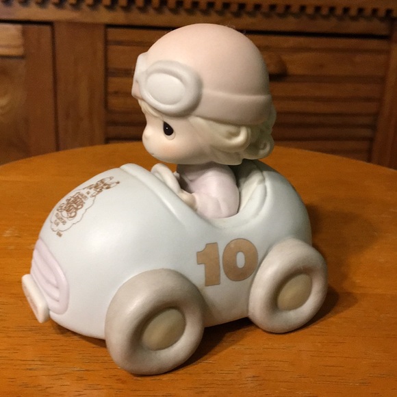 Precious Moments Figurine -Ten Years & Still Going - Picture 4 of 9
